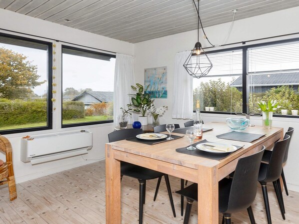 House | Dining - Cozy Beach House Retreat - By Traum Ferienwohnungen (Roslev)