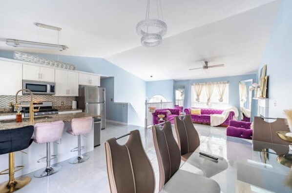 Interior - Amazing, cozy & warm family home (Lithonia)