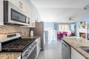 Private kitchen - Amazing, cozy & warm family home (Lithonia)