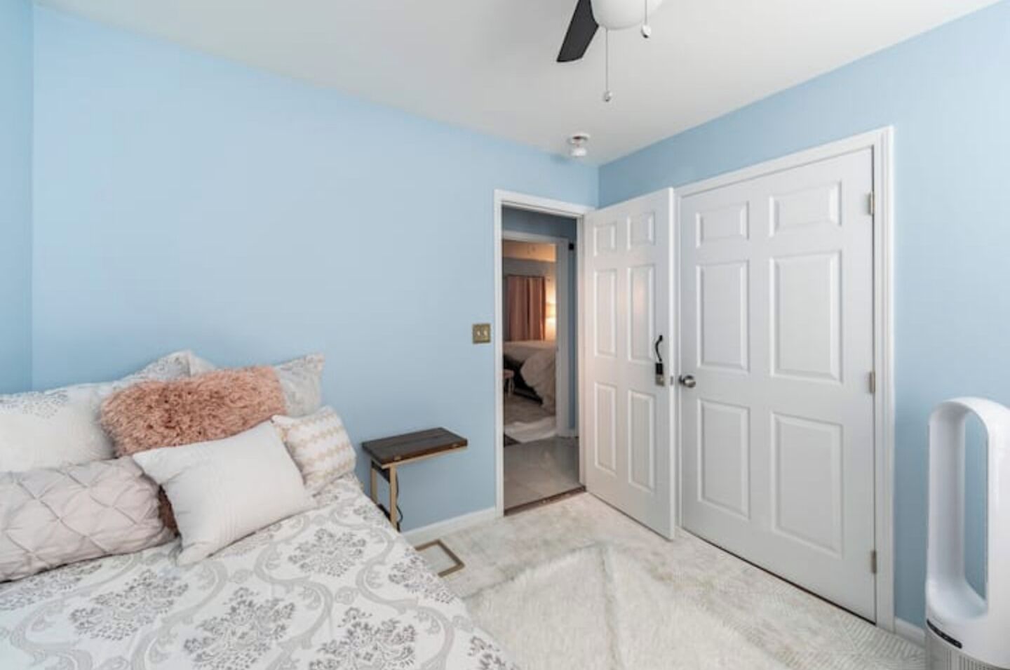 2 chambres, fer et planche à repasser, Wi-Fi, draps fournis