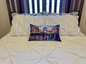 2 soverom, skrivebord, strykejern/-brett og wi-fi