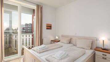 Apartment | 1 bedroom, individually furnished, bed sheets