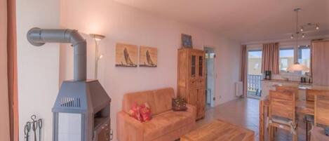 Huoneisto | Yksityinen keittiö | Vedenkeitin, leivänpaahdin, syöttötuoli