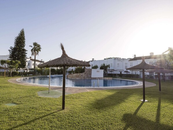 Outdoor pool - Duplex Near The Beach - House With Free Wifi (Chiclana de la Frontera)
