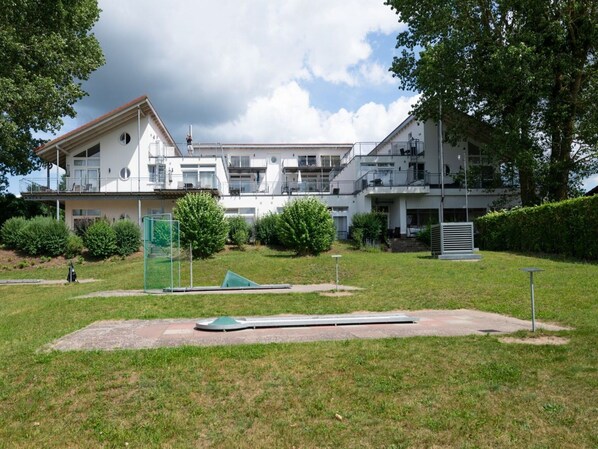 Apartment | Exterior - Elegant Eingerichtete Ferienwohnung (Mirow)