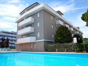 Pool - Apartment in Caorle Near Stunning Beaches (Caorle)