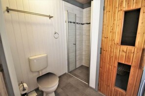 Bathroom - Skandinavisches Ferienhaus in Mirow (Mirow)