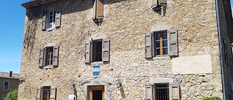 Bagian depan properti