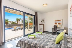 4 bedrooms, WiFi, bed sheets - Villa Primasol by Villa Plus (Punta Prima)