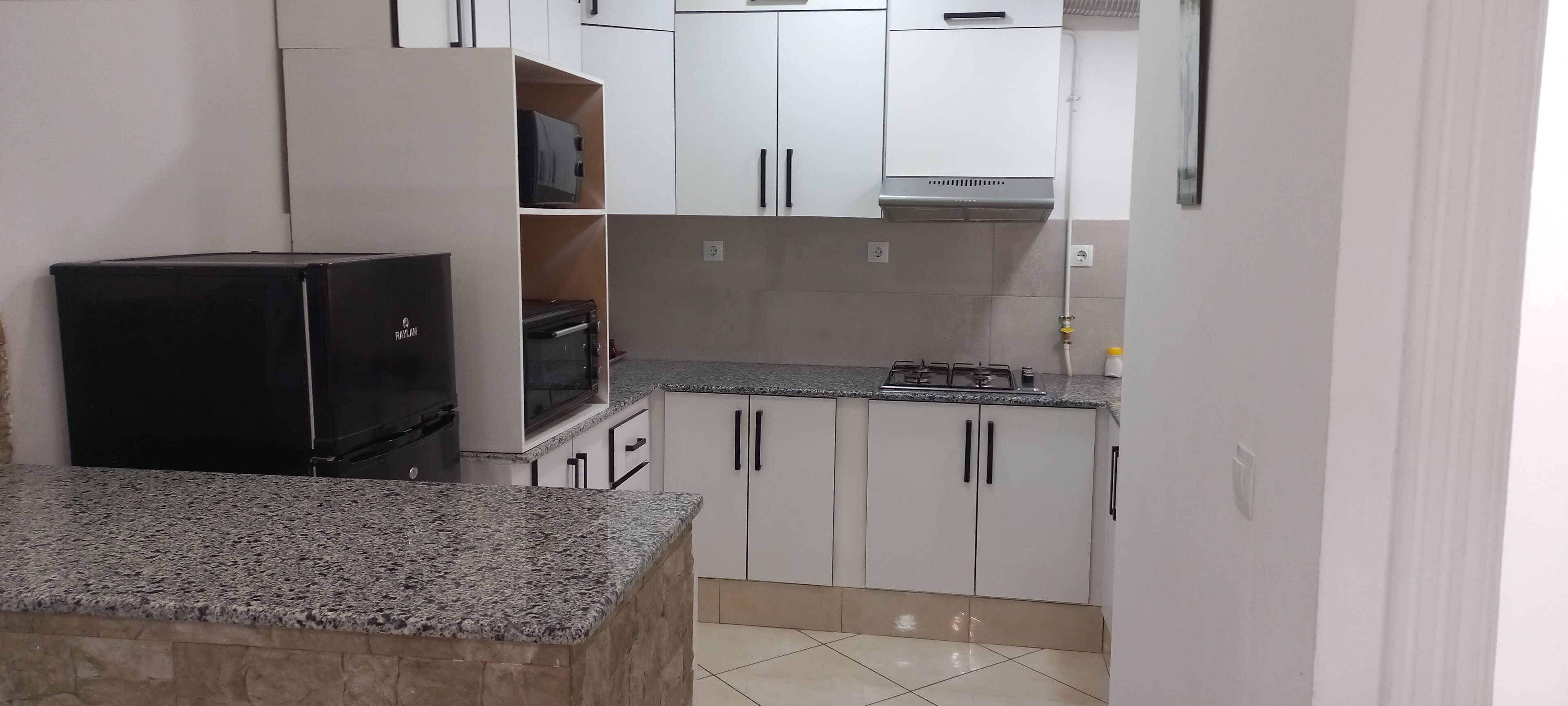 Kylskåp, mikrovågsugn, ugn och spishäll