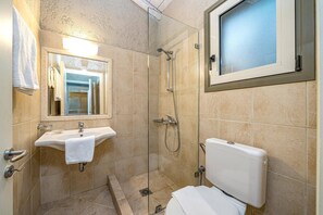 Hårføner og håndklær