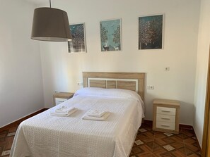 4 soverom, strykejern/-brett, wi-fi og sengetøy