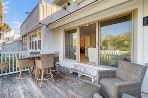 公寓式客房, 多张床 (Racquet Club 35 by Wild Dunes, in Res) | 室外用餐
