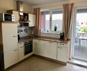 Apartment | Private kitchen | Electric kettle, toaster, high chair - Appartement im Ferienpark in Rechlin (Rechlin)