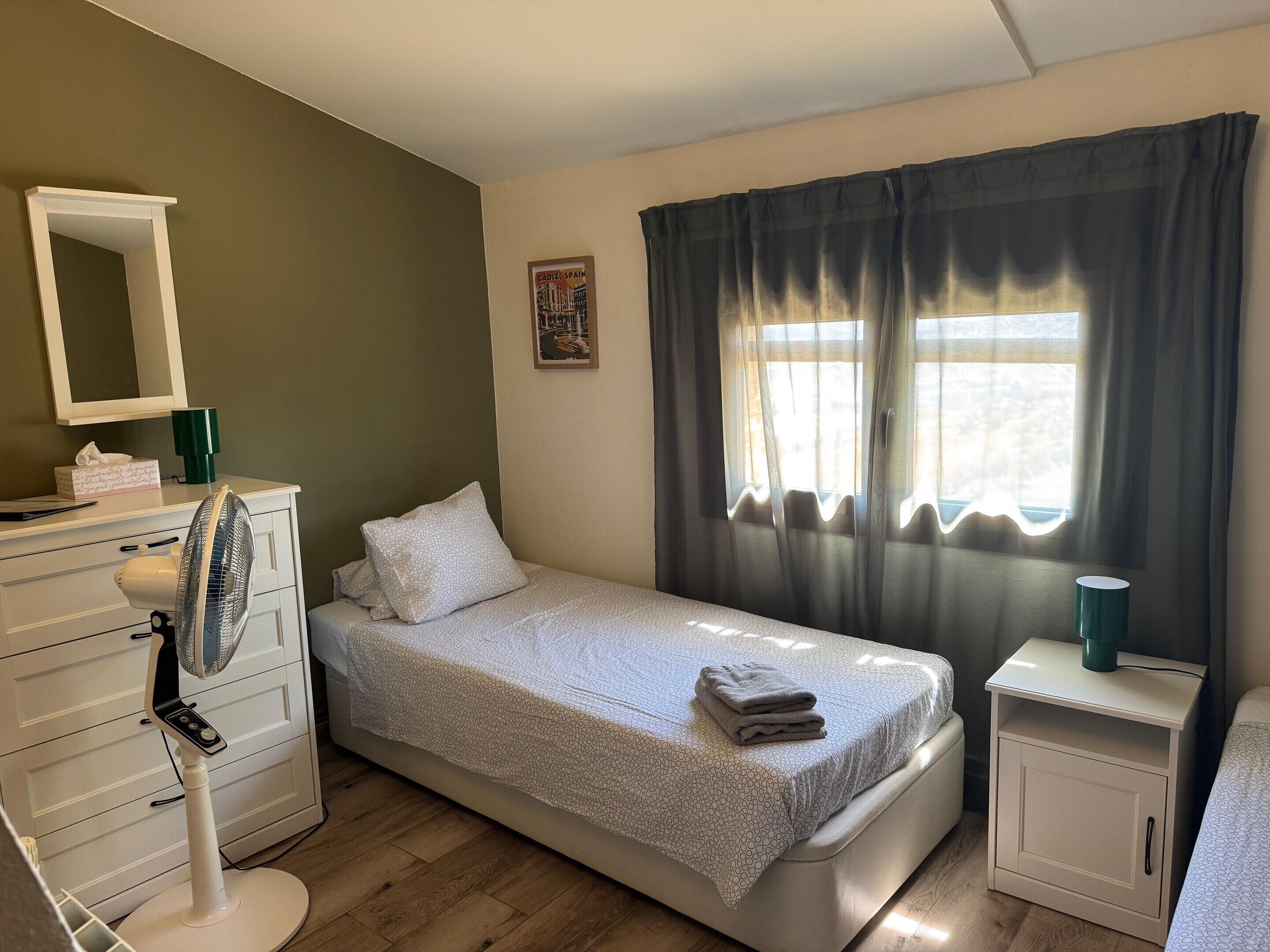 Casa | 8 dormitorios, mobiliario individual, ropa de cama