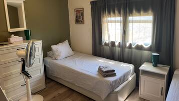 House | 8 bedrooms, individually furnished, bed sheets