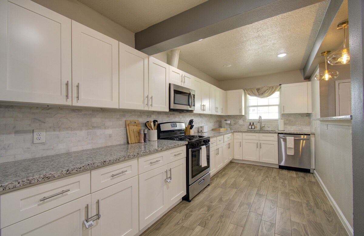 Photo 10 of Charming Modern Minimalist 4-Bedroom Steps from UH
