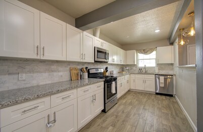 Charming Modern Minimalist 4-Bedroom Steps from UH