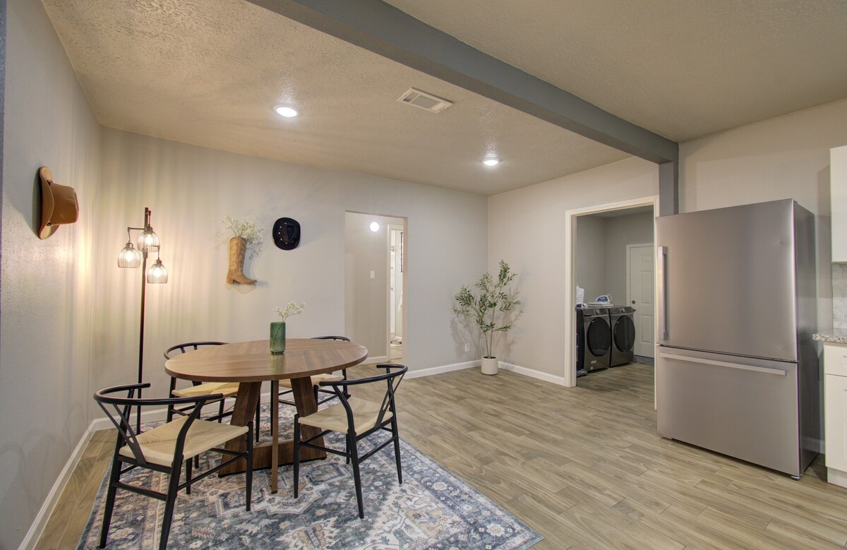 Photo 6 of Charming Modern Minimalist 4-Bedroom Steps from UH