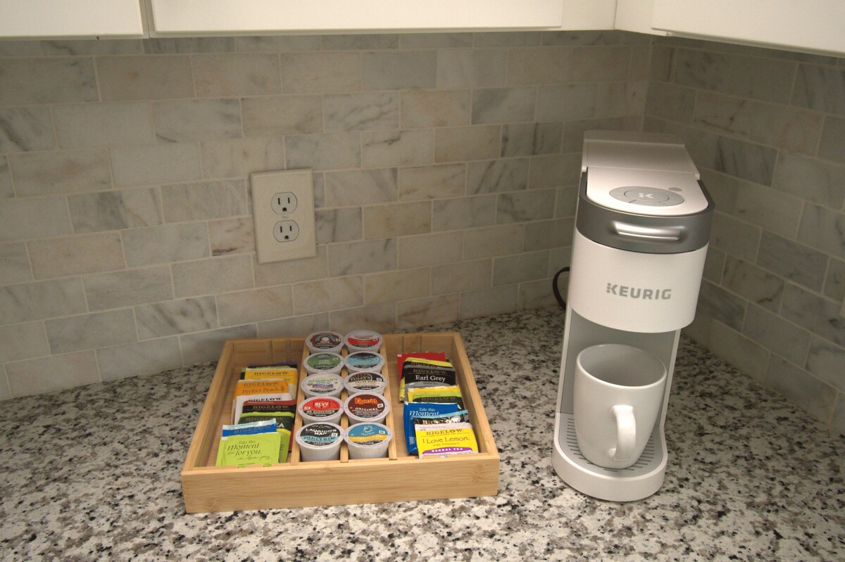Photo 19 of Charming Modern Minimalist 4-Bedroom Steps from UH