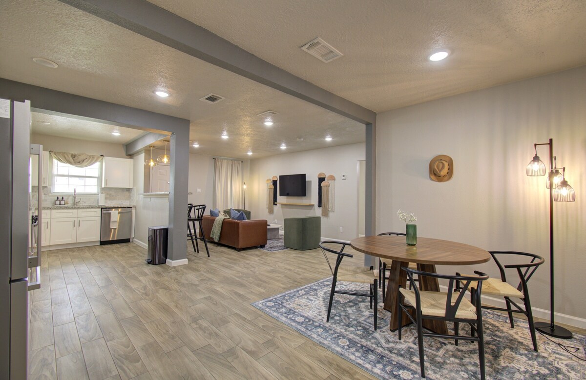 Photo 9 of Charming Modern Minimalist 4-Bedroom Steps from UH