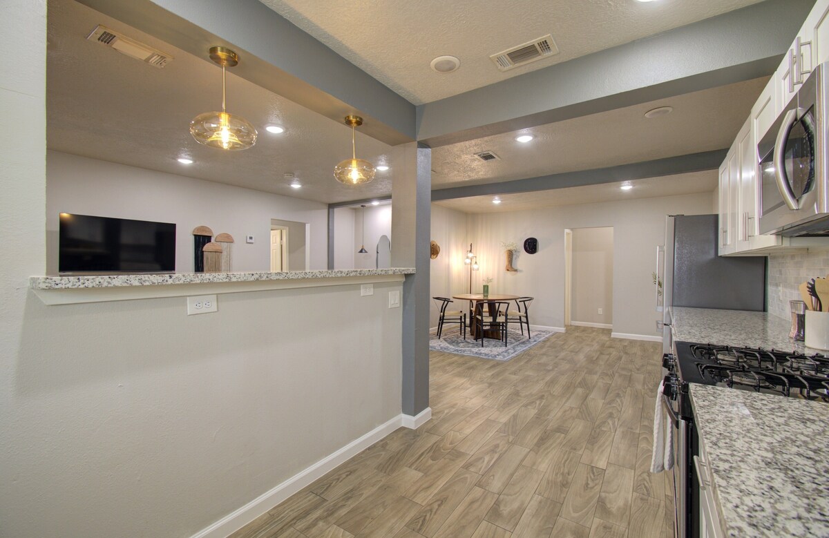 Photo 13 of Charming Modern Minimalist 4-Bedroom Steps from UH