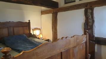 2 Schlafzimmer, Schreibtisch, Bügeleisen/Bügelbrett, Reisekinderbett