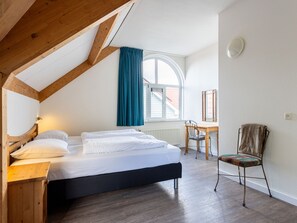 4 chambres, bureau, accĂšs Internet