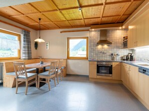 Leilighet | Eget kjøkken | Kaffetrakter/tekoker og høy barnestol