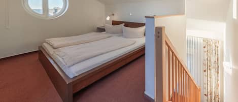 Apartment | 1 bedroom, individually furnished, bed sheets