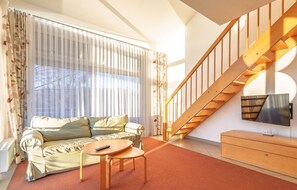 Apartment | Living room - Elegant Eingerichtete Ferienwohnung (Mirow)