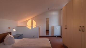 Apartment | 1 bedroom, individually furnished, bed sheets