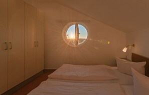 Apartment | 1 bedroom, individually furnished, bed sheets - Elegant Eingerichtete Ferienwohnung (Mirow)