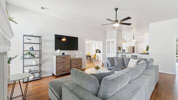 Smart TV, fireplace
