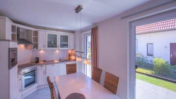 House | Private kitchen | Electric kettle, toaster, high chair