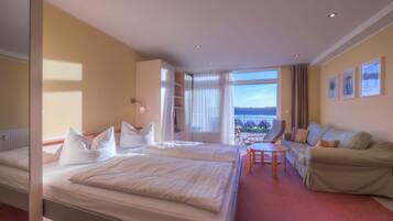 Căn hộ | 1 phòng ngủ, trang bị nội thất với thiết kế riêng biệt