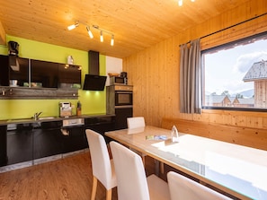 Chalet | Private kitchen | Highchair