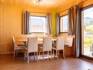 Chalet | Dining