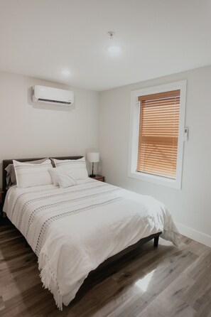 2 bedrooms, iron/ironing board, WiFi, bed sheets - Spacious NEW 2 bedroom Downtown Loft, The Rory!! (Dodge City)