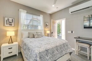 Iron/ironing board, WiFi, bed sheets - 6 Mi to Coachella Festival: Serene Studio (Indio)