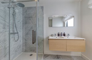 Bathroom - Penthouse de Luxe 3 Ch. Centre (Antwerp)