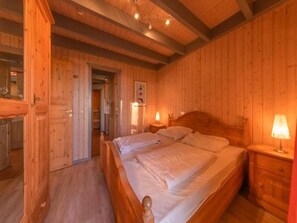 House | 4 bedrooms, individually furnished
