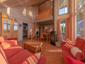 House | Living area - Ferienhaus mit Terrasse und Balkon (Rechlin)