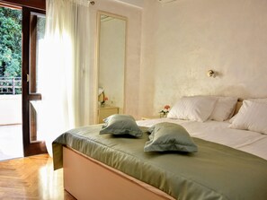 Villa | 5 bedrooms, individually furnished, iron/ironing board, bed sheets