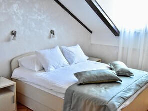 Villa | 5 bedrooms, individually furnished, iron/ironing board, bed sheets