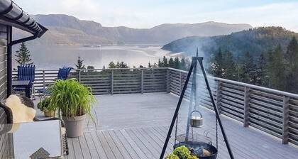 4 Star Holiday Home in Naustbukta