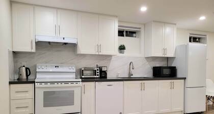 Spacious 3-bedroom apartment in beautiful Milton with WiFi, AC
