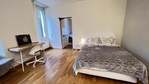 1 bedroom, desk, iron/ironing board, free WiFi - Your own private studio apartment with a beautiful garden (Biel)