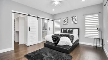 3 bedrooms, desk, iron/ironing board, WiFi