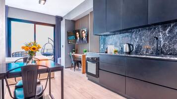 Deluxe Studio | Dining room